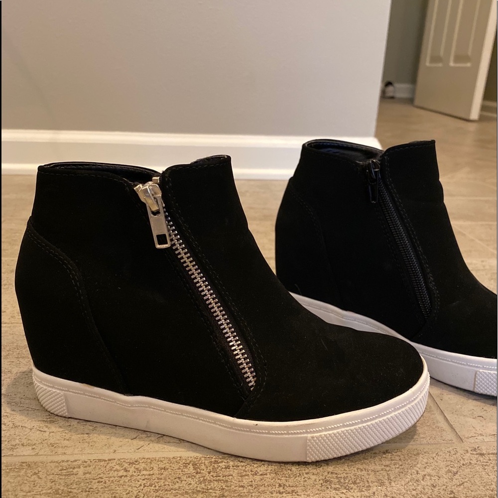 Black wedge casual shoes